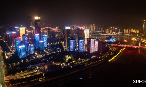 XUEGE 2025重庆地标大秀， 共同探寻时装艺术回响