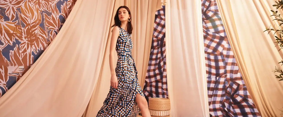 春日DVF · 繁花不设限 DVF 2026早秋系列时装秀及预览在北京举办